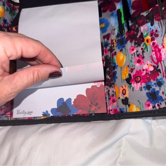THIRTY ONE - Floral Print writing tablet/pen holder organizer with Black Ribbon - Picture 5 of 7